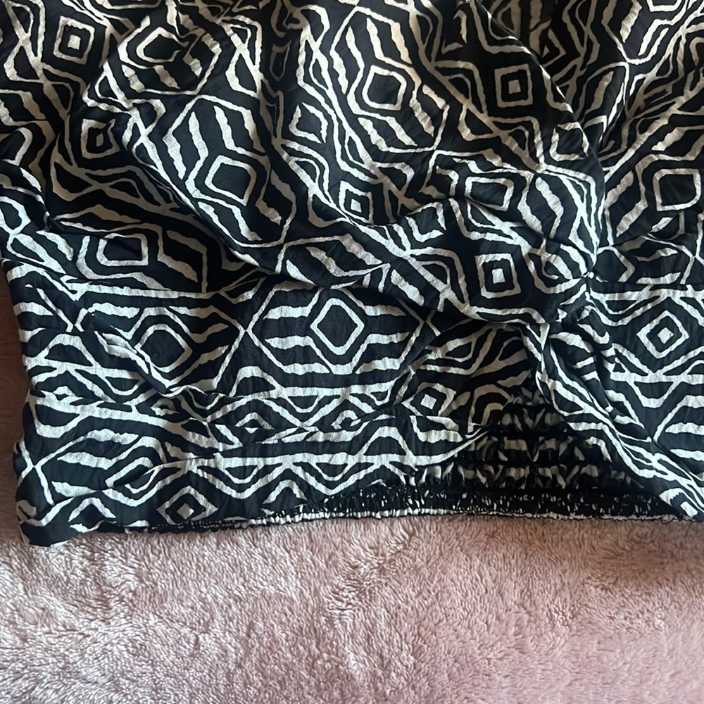 ZARA // NWT Black and White Geometric Crop Top - Picture 7 of 9